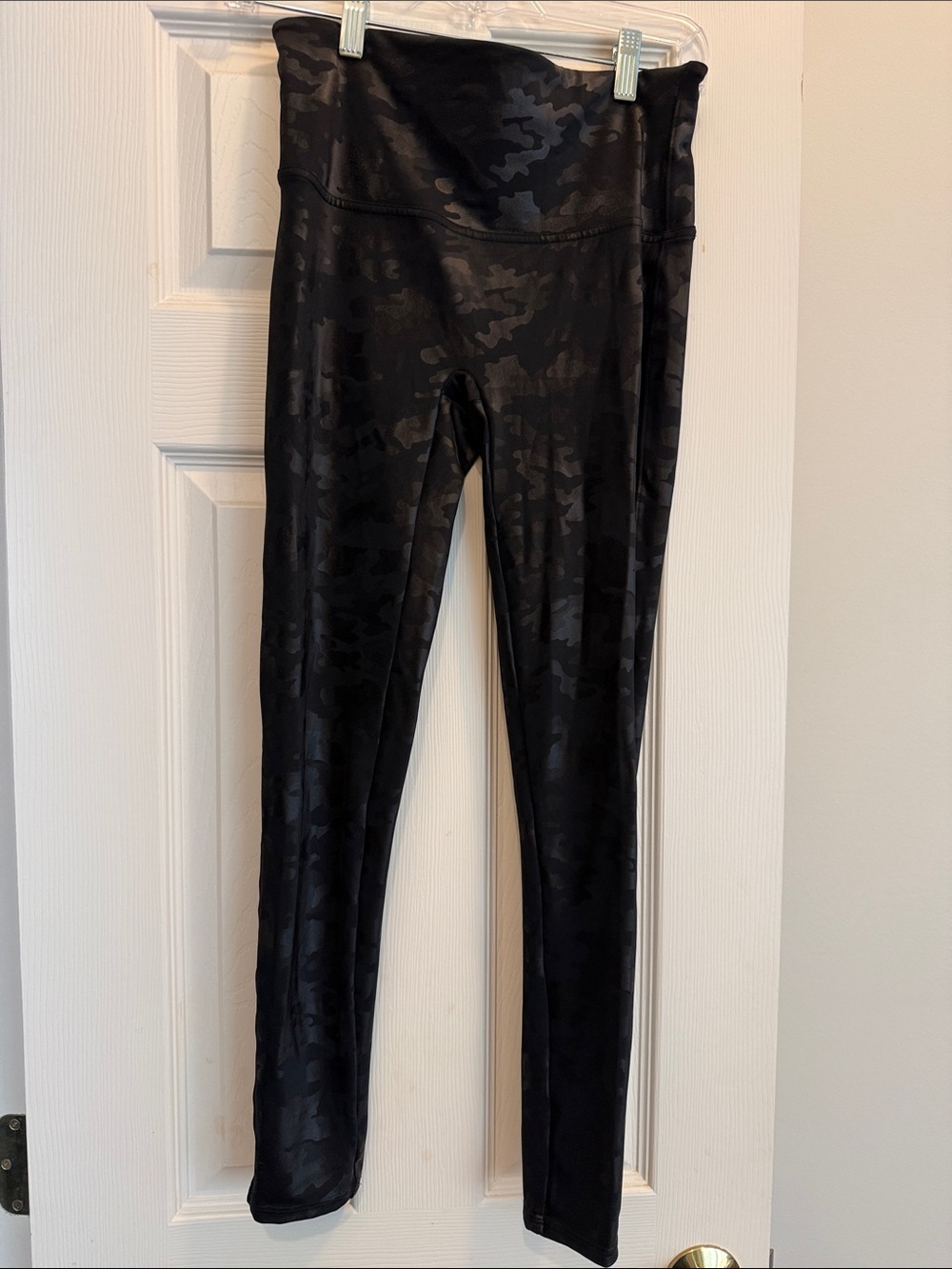 Spanx Sz Large Petite Black Faux Leather Camo High-Waist Leggings